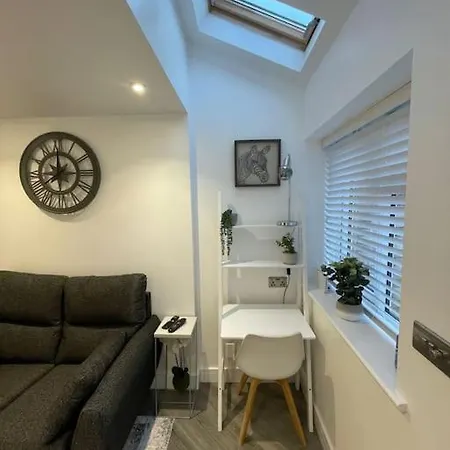 Stylish & Cosy 1 Bed Apartment Swindon Exterior photo