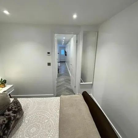 Stylish & Cosy 1 Bed Apartment Swindon Exterior photo
