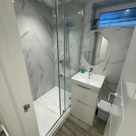 Stylish & Cosy 1 Bed Apartment Swindon Exterior photo